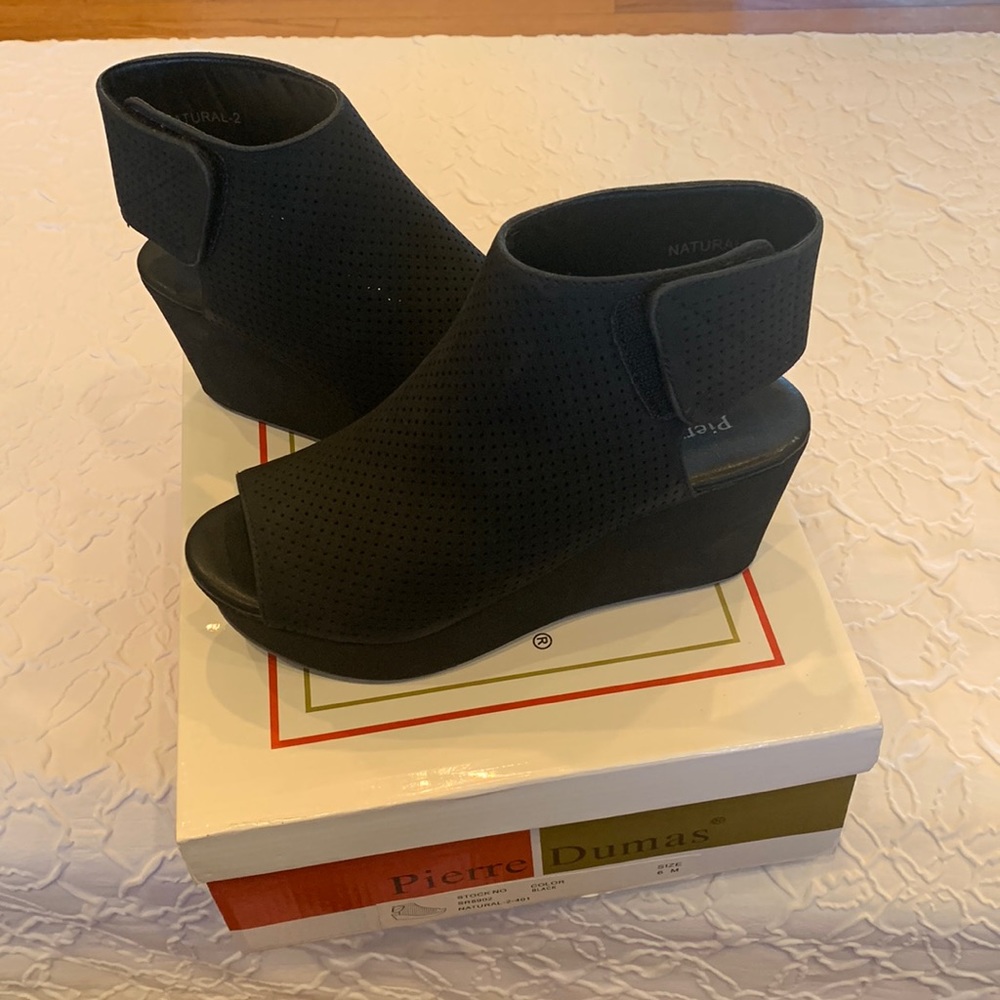 Black wedge